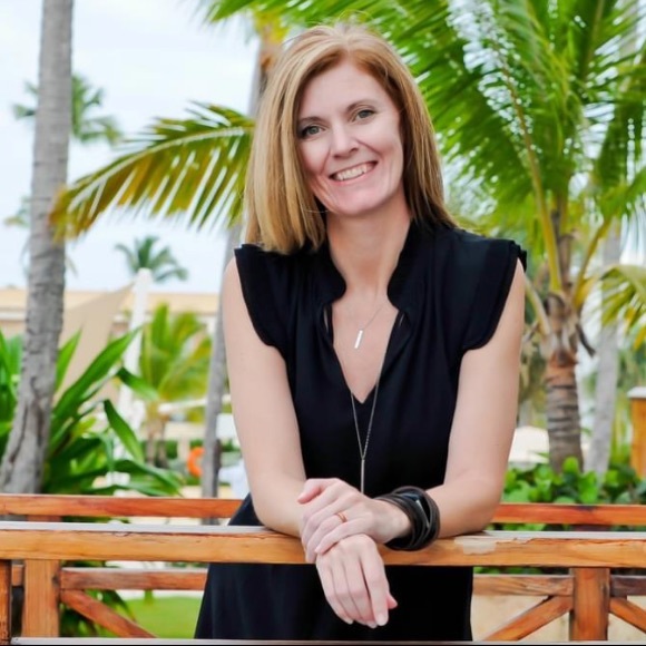 Meet your Posher, Leslie - Picture 1 of 1